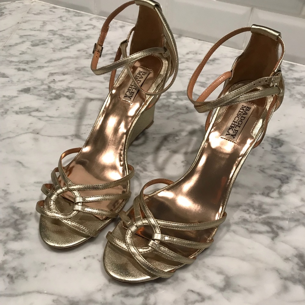 Badgley Mischka gold wedge sandal, worn once!!